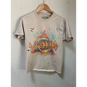 Goodie Two Sleeves Distressed Def Leppard Band  Tee S/M
